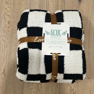 BRAND NEW!! Checkered Throw 60 x 80.